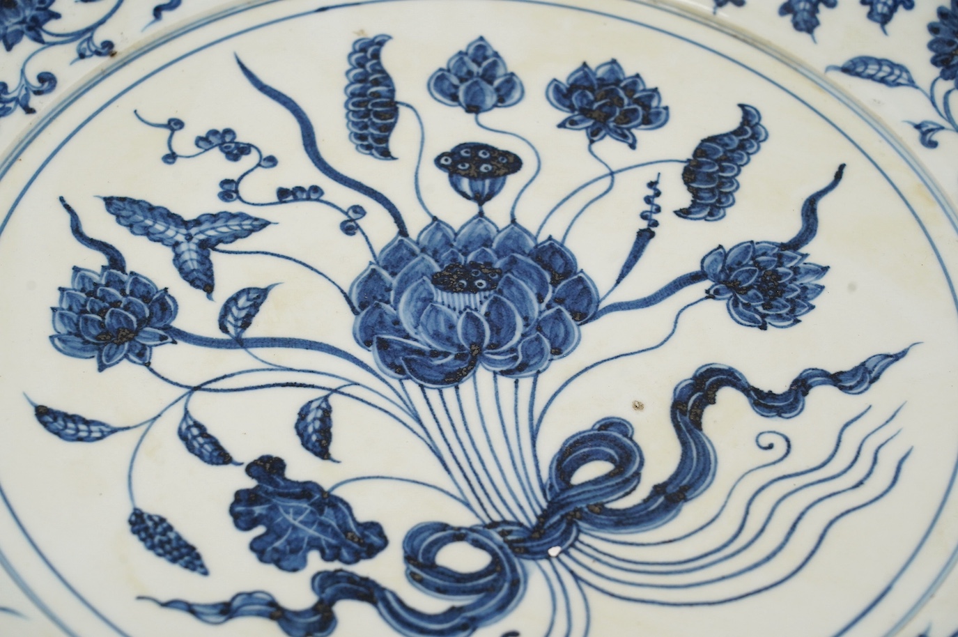 A large Chinese Ming style charger, 45cm diameter. Condition - good